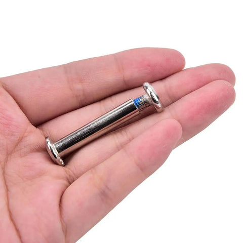 Inline Skates Wheel Mounting Screws And Bolts Kit With 8 Pairs 30mm And 2 Pairs 35mm Plus DIY Installation Tools in hand