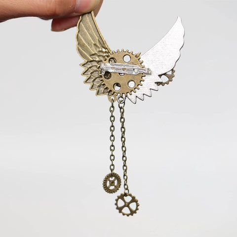 Cool Retro Vintage Industrial Gears Punk Brooch For Men And Women Distressed Bronze Mechanical Lapel Pin with chains and wings.
