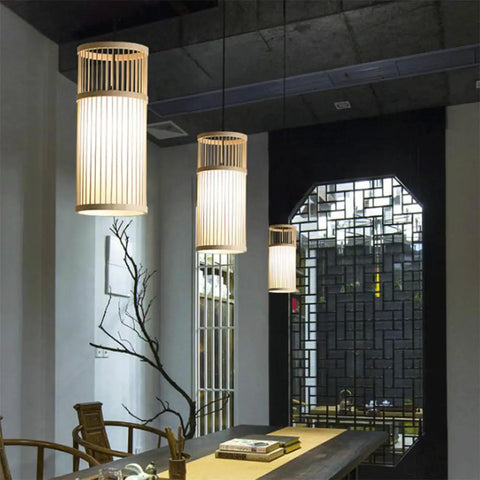 YAXDQUW Modern Style Bamboo Pendant Light Handcrafted Hanging Ceiling Lamp Adjustable Suspension Chandelier E27 Base in dining room.