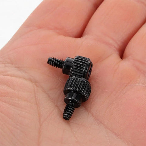 100 Pack Black Carbon Steel Thumb Screws For PC Cases With Anti Loosening Design Tool Free side panel screws held in a hand.