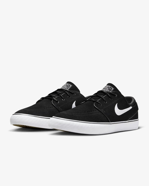 SB Zoom Stefan Janoski OG Unisex Skate Shoes with vulcanized construction and Zoom Air cushioning in black and white, angled view