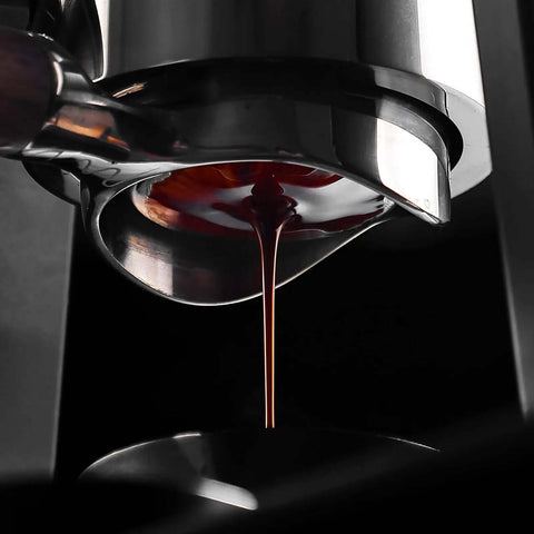 Close-up of Manual Espresso Maker Set Hand Press Espresso Machine With Dual Lever And 12 Bar Pressure Profiling brewing coffee