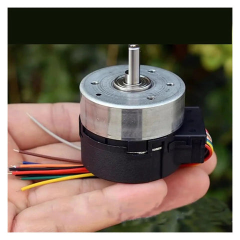 24H Runtime Brushless Servo Motor DC 12V With Built In Drive PWM Speed Regulation 100 Line Encoder held in hand