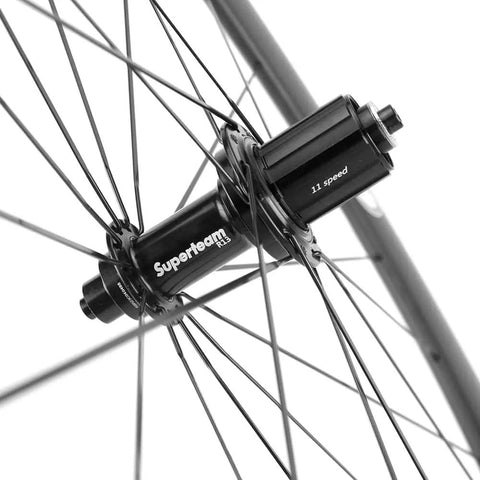 Beefy 50mm 700c Clincher Carbon Fiber Road Wheelset with 23mm Rim Width, showcasing hub detail and spokes
