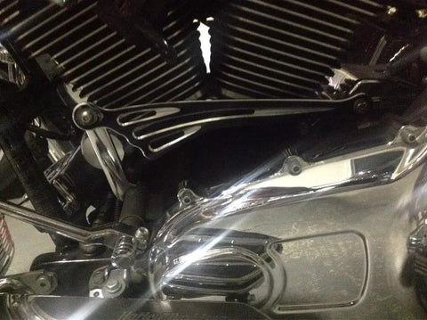 Black CNC Gear Wing Shift Linkage Shifter For Harley Touring Bikes 1980 To 2019 Fits Electra Glide Road Glide Street Glide Road King Softail Dyna Wide Glide Trike installed on Harley engine
