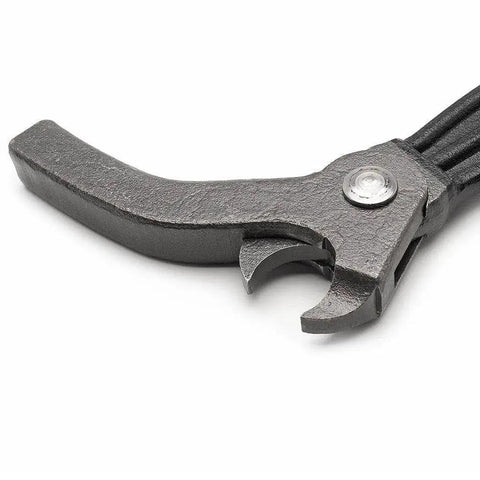 Close-up of jaw of Beast Nail Puller 19 Inch Heavy Duty Renovation Tool with Forge Alloy Box-Joint and Hardened Jaw Black Enamel Finish
