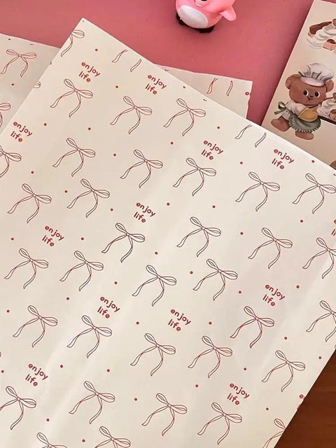 Red Bow Kraft Paper Gift Bags With Stickers 50 Pack Small Boutique Treat Bags 10X9 80G White Kraft Bags on table