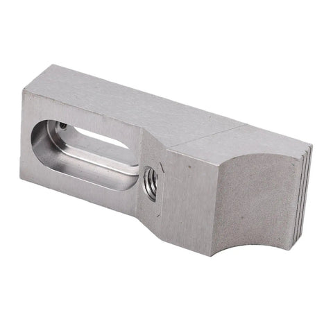 Heavy Duty Side Clamp Vise With 60kN Power Grip And Compact Low Profile Design For CNC Milling Machines Hardened S136H Steel arc jaw tool close-up.