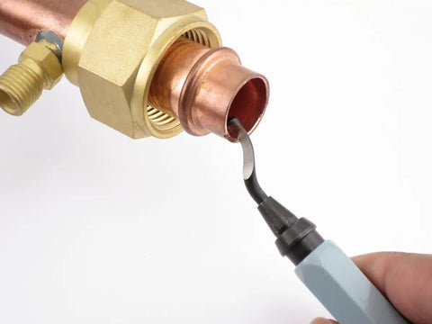Swivel Head Deburring Tools Set With 5 Inch Aluminum Handle, Hardened Steel Blades used on a copper pipe edge