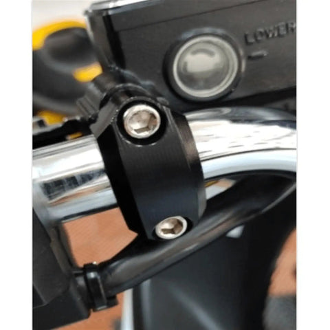 Slick Cnc Aluminum Motorcycle Brake Clutch Master Cylinder Clamp Cover Caps For 22Mm Handlebars Badass Red Finish close-up view