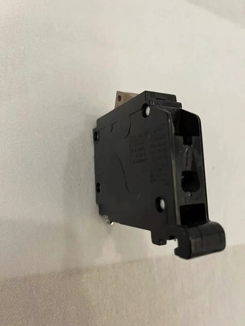 Top Shelf 1 Pole 15 Amp Circuit Breaker Plug And Play Molded Case Style With Thermal Magnetic Protection 10 Kaic Rating 120/240V side view