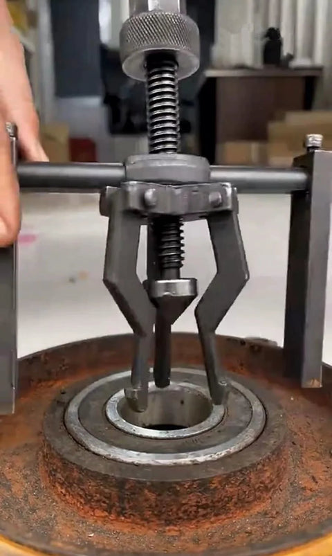 Inner Hole Bearing Puller with Three Claw Design for Precise Bearing Removal and Disassembly in action on rusty machine part