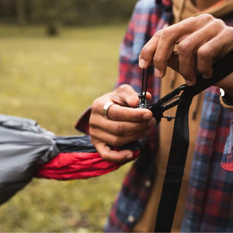 Adjusting the setup of Ultralight Hammock Underquilt Insulated Camping Quilt For Warm Sleep Under Your Hammock Water Resistant Packable And Durable Fit
