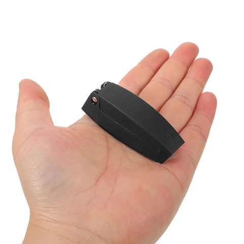 Sturdy Black Truck Rv Baggage Door Catches Clips with High Hardness Holders Retainers For Camper And Trailer Heavy Duty Plastic Clasp Hangers in hand