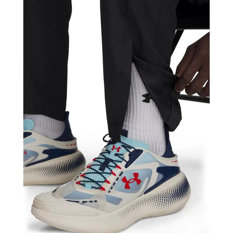 Mens Woven Vital Workout Pants with Lightweight Ripstop Fabric for Durability and Comfort, close-up of slim leg and ripstop detail