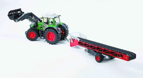 1 16 Scale German Made Hand Crank Conveyor Belt Toy Model With Height Adjustable Chassis And V Shaped Striped Belt in use with toy tractor