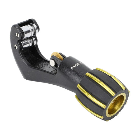 Close view of Pro Grade Tubing Cutter for 4 to 32mm pipes, alloy steel and aluminum design for HVAC and plumbing tasks