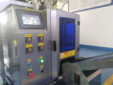 High Speed Auto Screw Packing And Counting Machine for Screw Kits showing control panel and conveyor