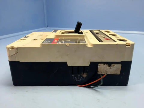 Hmcp600L6W Series C Motor Circuit Protector L Frame Industrial Circuit Breaker side view showing wiring and controls.