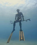 Diver underwater wearing 5MM Neoprene Spearfishing Wetsuit With Hood, 2-Piece Camouflage Hunting Diving Suit With Loading Chest Pad For Cool Water Freediving, Snorkeling And Swimming, Silver, XL, holding speargun.