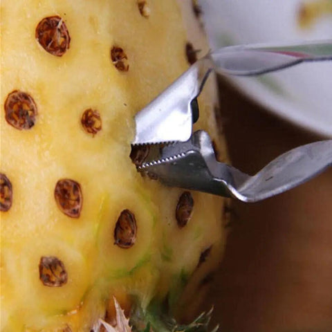Easy Pineapple Eye Clip And Peeler Kit With Stainless Steel Cutter And V Shape Cutter removing pineapple eye
