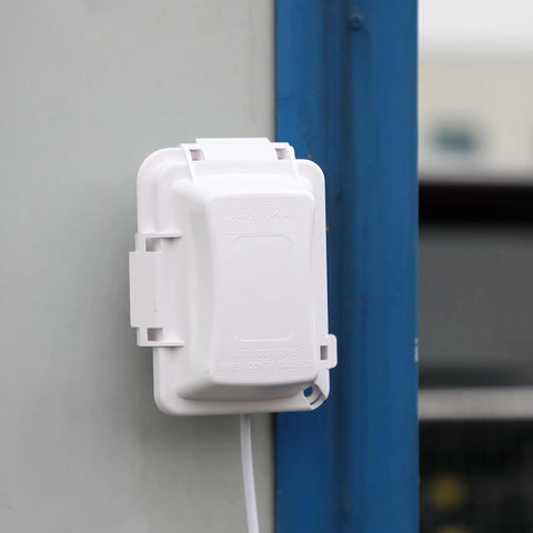 Outdoor Weatherproof 1 Gang Electrical Outlet Cover Plug In 120V AC Durable White Plastic Built Tough All Weather Protection