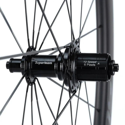 Close-up of 50/25mm UD Matte Finish Carbon Wheelset hub for 700c Tubeless Ready Black Road Bike with V Brake Compatibility Shimano
