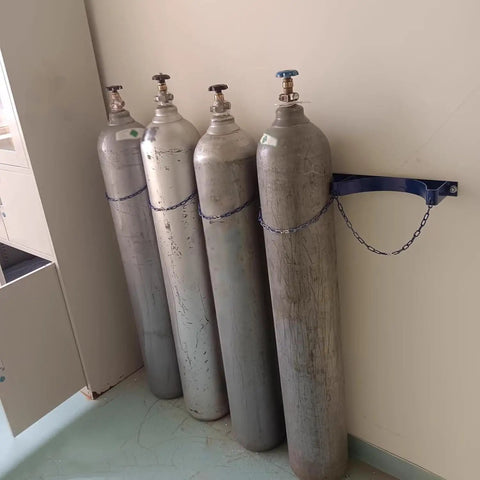 Heavy Duty Wall Mounted Gas Cylinder Rack With Adjustable Shelf For Labs, Durable Steel Oxygen Tank Holder securing four cylinders