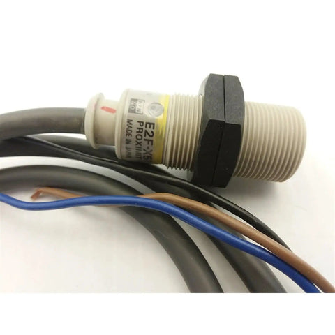 E2F-X5E1 Proximity Sensor Capacitive Sensor, 1 Piece Module for Non Contact Detection, industrial grade, side view