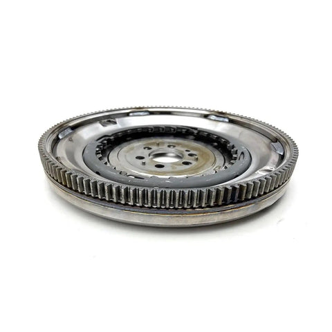 Premium 7 Speed DQ200 0AM Automatic Transmission Clutch Flywheel Kit With Precision ECU Actuator Fits Golf And Skoda For Heavy Duty 6 Bolt 132 Tooth Setup showing side view of the flywheel.