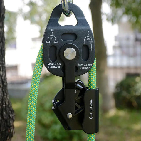 Self Locking Pulley With Progress Capture Swing Side For Heavy Hauling And Lifting System Aluminum Alloy Wheel 400 Kg Load 25 KN Breaking Strength Ball Bearings 8 To 12 Millimeter Rope Compatibility 18cm By 7.5cm Anodized Finish Black on rope