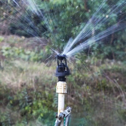 Rotary Oscillating Irrigation Sprinkler Nozzle For Farm Crops Adjustable Spray Radius 6 To 9 Meters in action