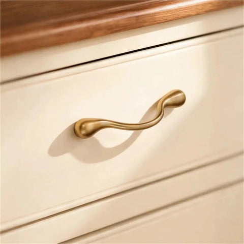Antique Style Chrome Furniture Handles And Cabinet Knob Set For Drawers, Wardrobe, And Closet Doors, Smooth Openers on a drawer