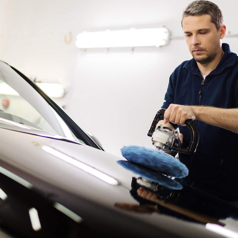 Man using orbital buffer with microfiber polisher pad bonnet from 20 Pack 5 To 6 Inch Microfiber Polisher Pad Bonnets For Orbital Buffers Easy Slip On Polishing Buffing Covers Durable Car Detailing Accessories That Will Not Deform Delivers Smooth Mess Free Shine On All Finishes on car hood