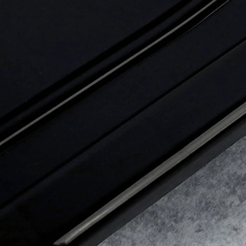 Close-up of the edge of a Heavy Duty Oil Drain Pan With Giant Capacity And Leak Proof Design for smooth auto repairs.