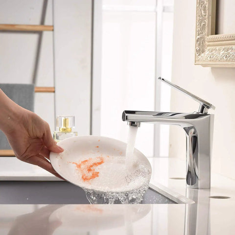 Solid Brass Bathroom Sink Faucet With Single Handle And Single Hole Design, Chrome Finish, water flowing into white sink
