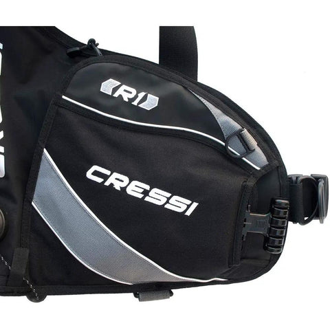 Durable Lightweight BCD For Divers With 500D Cordura Hydrodynamic Design showing zip pocket and buckle detail.