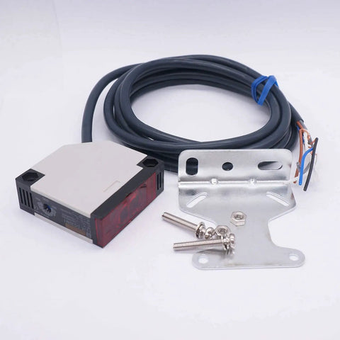 Plug-And-Play Photoelectric Beam Sensor Switch With 30cm Detection Range Diffuse Reflection Infrared Proximity Sensor E3JK-DS30M1 with mounting kit