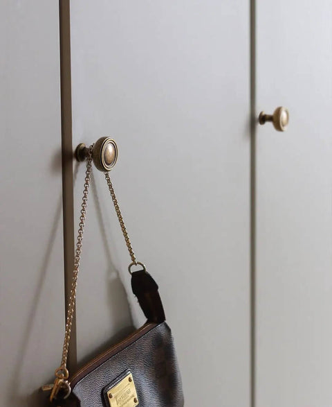 6 Pack Antique Brass Zinc Alloy Cabinet Knobs And Drawer Pulls For Kitchen Cabinets with hanging bag detail