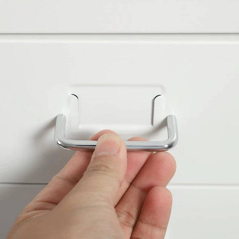 Close up of the handle on the Heavy Duty Six Drawer Metal File Cabinet With Smooth Ball Bearings for easy access.