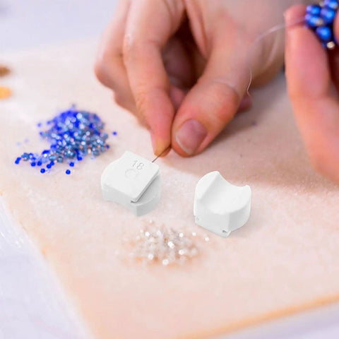 18Pcs Ring Bender Dies Replacement Kit For Jewelry Making, Heavy Duty Plastic Press Dies With Precision Curves, Universal Compatibility For DIY Jewelry Projects, Handy Ring Bending Tool For Multimetal Metals, white 18 mm die in use