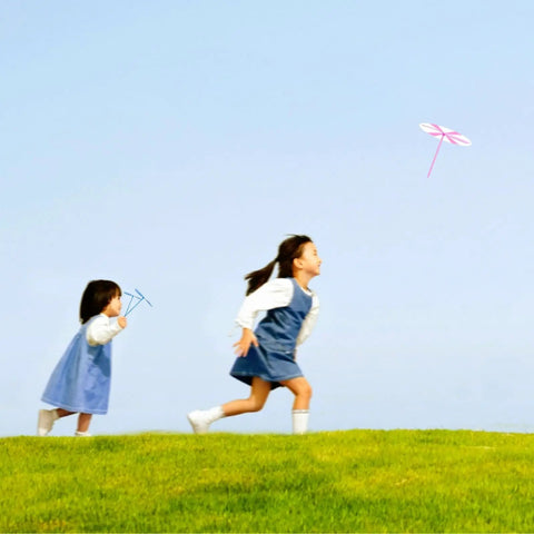 Children playing with Hand Helicopter Spinner 36 Pack Plastic Propeller Dragonfly Toys In Assorted Colors For Outdoor Play