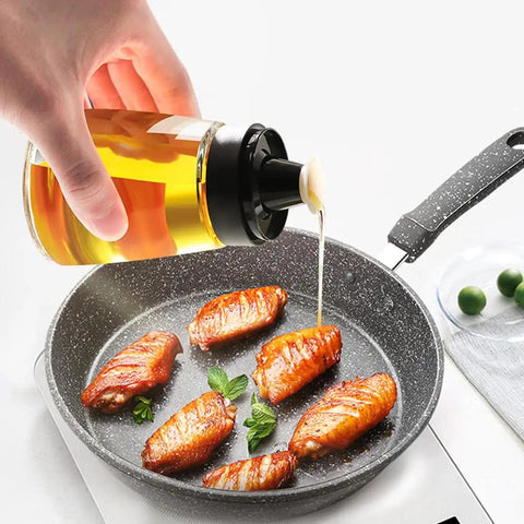 Leak-Proof Oil Dispenser Bottle For Outdoor Camping, 160 Ml And 5.4 Oz Glass Olive Oil And Vinegar Cruet With Well Sealed Silicone Cap, Go-To Picnic Kitchen Companion, No Spill Design, pouring oil into frying pan