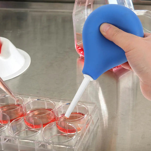 220ML Rubber Squeeze Bulb For Liquid Handling showing pipette application with blue bulb on lab tray