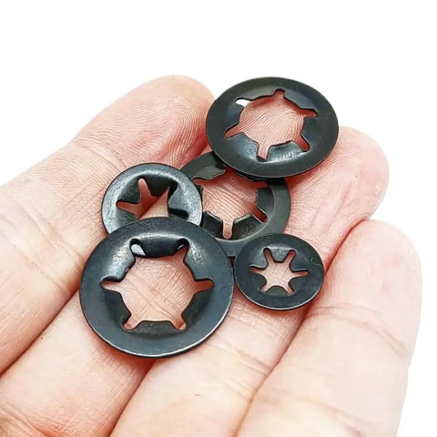65Mn Steel External Circlips Kit With Self Locking Retaining Clips For Shafts And Snap Ring Washers Push On Sizes From M2.5 To M10 350 Pieces Per Box Assortment, black circlips in hand