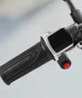 Real-Time Voltage Check E-Bike Throttle Grip With LED Display For 36V Scooters Allows One-Click Start And Smart Battery Monitoring To Dodge Being Stuck On Rides. Black ABS rubber throttle grip with LED screen and red push button on handlebar