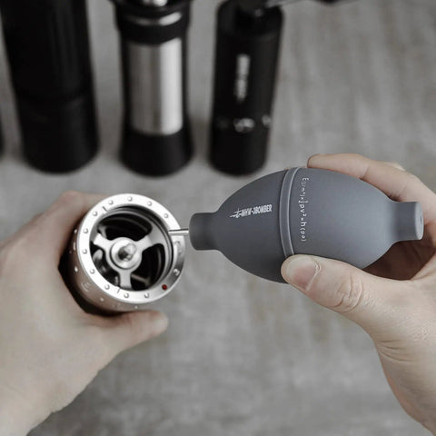 Using Air Blower Dust Cleaner Tool For Coffee Grinders Cameras Keyboards And Watches With Silicone Body Stainless Steel Nozzle AB5820 OS