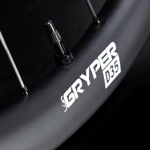 Close-up of matte black Gravel Road Carbon Wheelset 700C Ultralight Disc Clincher Tubeless Ready 35mm Depth, T-LOCK spokes visible.