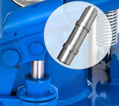 Tough As Nails Hydraulic Toe Jack Lift With 30 Ton Top And 15 Ton Bottom Heft showing steel cylinder detail for heavy load lifting.