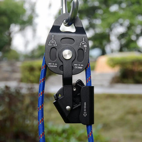 Self Locking Pulley With Progress Capture Swing Side For Heavy Hauling And Lifting System Aluminum Alloy Wheel 400 Kg Load 25 KN Breaking Strength Ball Bearings 8 To 12 Millimeter Rope Compatibility 18cm By 7.5cm Anodized Finish Black on rope